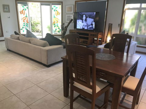 Taj On Byrnes - Private Luxury Apartment Mareeba - Darwin Holiday 6