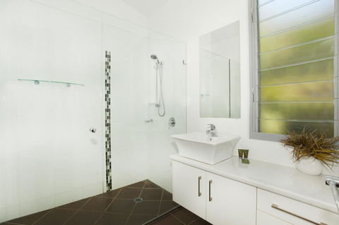 224 Centenary Heights Road Coolum Beach, 500 Dollar Bond, Linen Included - Darwin Holiday 10