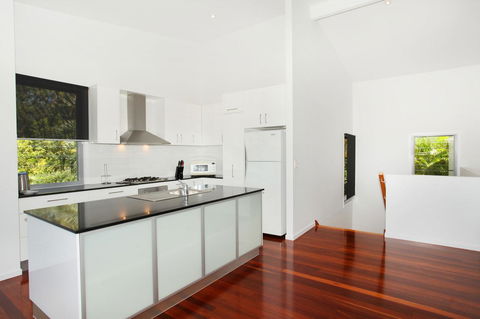 224 Centenary Heights Road Coolum Beach, 500 Dollar Bond, Linen Included - Darwin Holiday 1