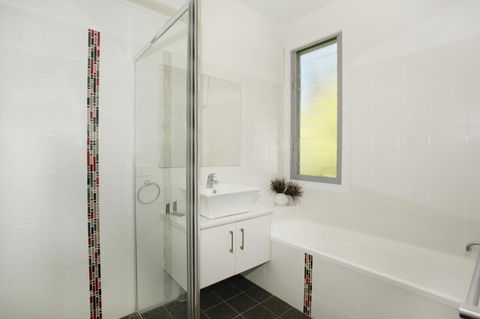 224 Centenary Heights Road Coolum Beach, 500 Dollar Bond, Linen Included - Darwin Holiday 9