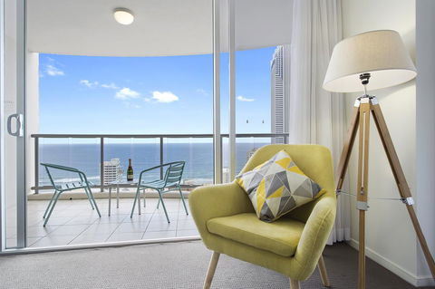 Holiday Holiday Chevron Renaissance Apartments - Darwin Holiday 5