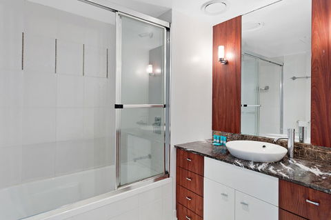 Holiday Holiday Chevron Renaissance Apartments - Darwin Holiday 29