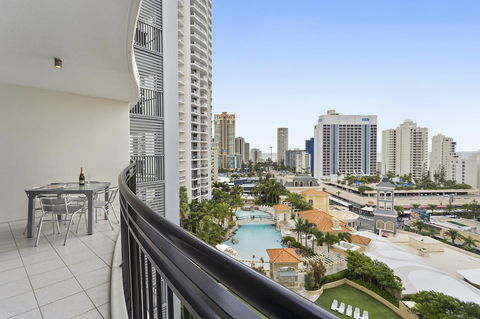 Holiday Holiday Chevron Renaissance Apartments - Darwin Holiday 24