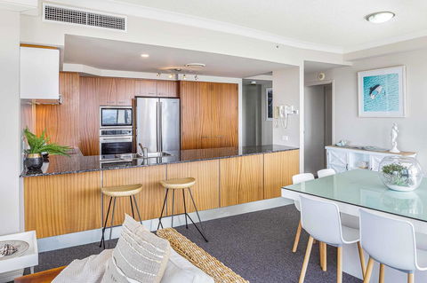 Holiday Holiday Chevron Renaissance Apartments - Darwin Holiday 8