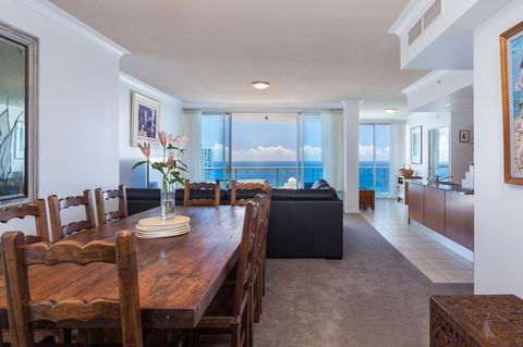 Holiday Holiday Chevron Renaissance Apartments - Darwin Holiday 26