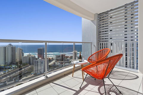 Holiday Holiday Chevron Renaissance Apartments - Darwin Holiday 14