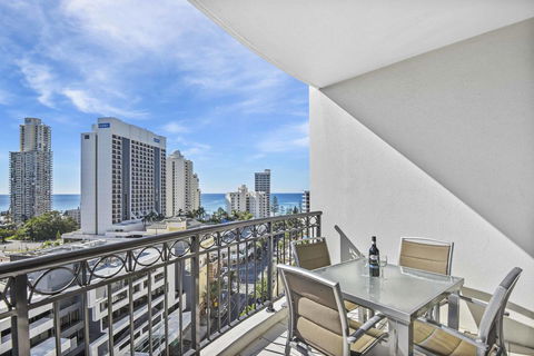 Holiday Holiday Chevron Renaissance Apartments - Darwin Holiday 22