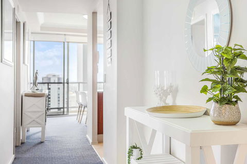 Holiday Holiday Chevron Renaissance Apartments - Darwin Holiday 2