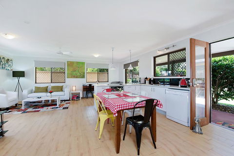 Arthouse - Darwin Holiday 3