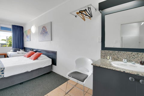 Kangaroo Point Central Hotel & Apartments - Darwin Holiday 13
