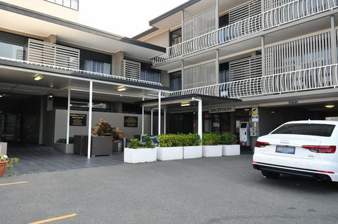 Kangaroo Point Central Hotel & Apartments - Darwin Holiday 3