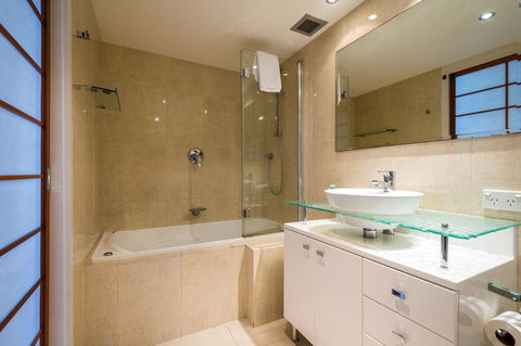 Breakers North Absolute Beachfront Apartments - Official - Darwin Holiday 5