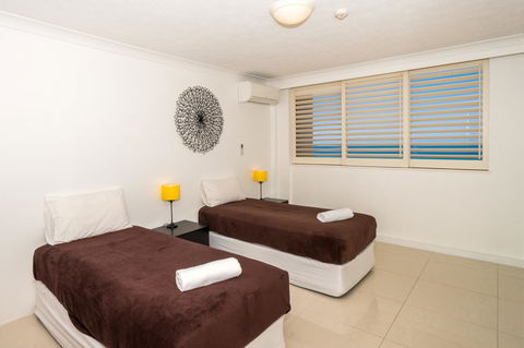 Breakers North Absolute Beachfront Apartments - Official - Darwin Holiday 26
