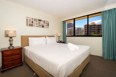 Breakers North Absolute Beachfront Apartments - Official - Darwin Holiday 19