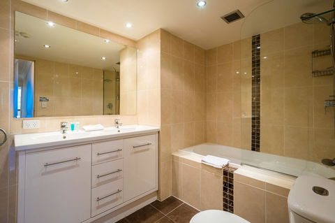 Breakers North Absolute Beachfront Apartments - Official - Darwin Holiday 36