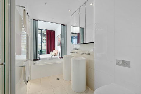 Oracle, 2 & 3 Bedroom Apartments - We Accommodate - Darwin Holiday 1
