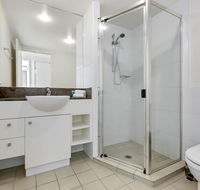 Broadbeach on the Park 3 Bed Ocean - We Accommodate - Darwin Holiday