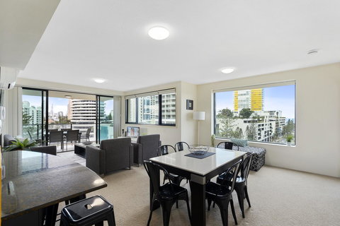 Broadbeach On The Park, 3 Bed Ocean - We Accommodate - Darwin Holiday 2