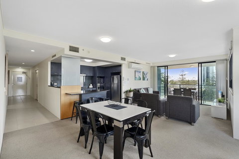 Broadbeach On The Park, 3 Bed Ocean - We Accommodate - Darwin Holiday 1