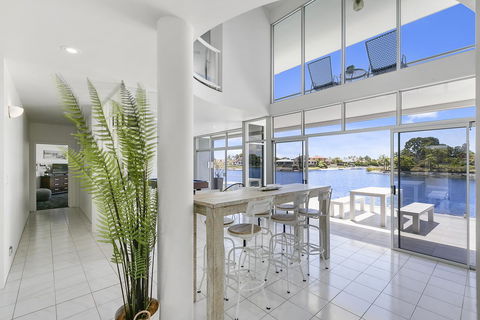 Havana Blue - Large 4 Bedroom Family Home - Darwin Holiday 9