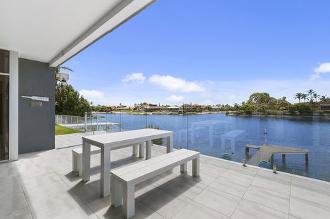 Havana Blue - Large 4 Bedroom Family Home - Darwin Holiday 1
