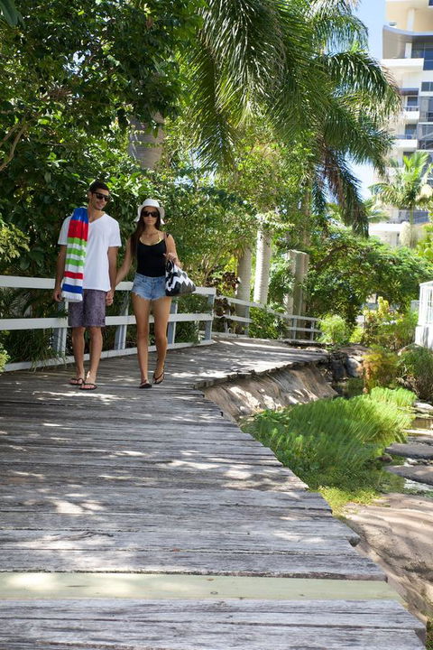 Surfers Mayfair - Darwin Holiday 7