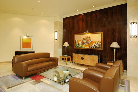 Chevron Renaissance - HR Surfers Paradise - Darwin Holiday 24