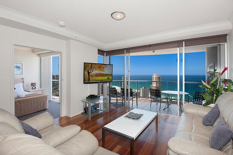 Chevron Renaissance - HR Surfers Paradise - Darwin Holiday 7