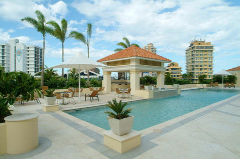 Chevron Renaissance - HR Surfers Paradise - Darwin Holiday 10