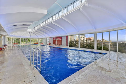 Chevron Renaissance - HR Surfers Paradise - Darwin Holiday 4