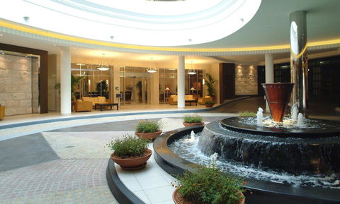 Chevron Renaissance - HR Surfers Paradise - Darwin Holiday 21