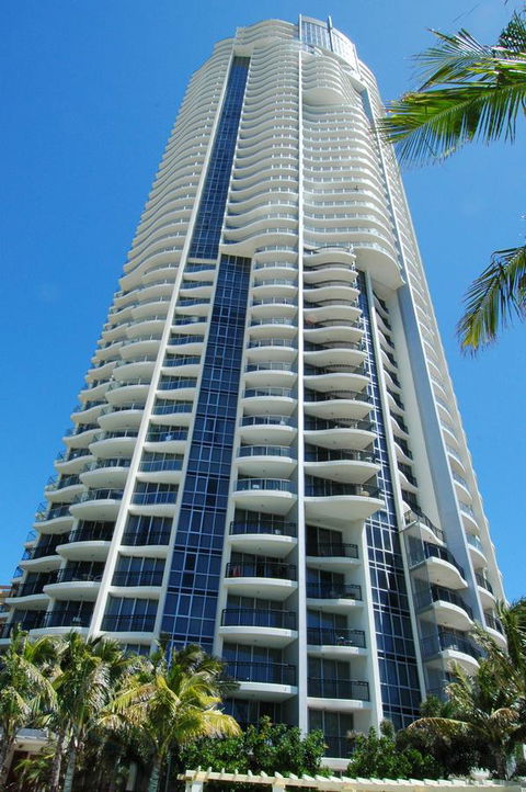 Chevron Renaissance - HR Surfers Paradise - Darwin Holiday 19