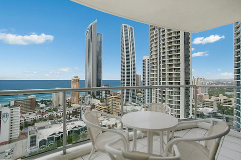 Chevron Renaissance - HR Surfers Paradise - Darwin Holiday 8