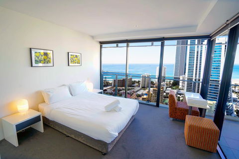 Circle On Cavill Surfers Paradise Apartments-Holiday Paradise - Darwin Holiday 9