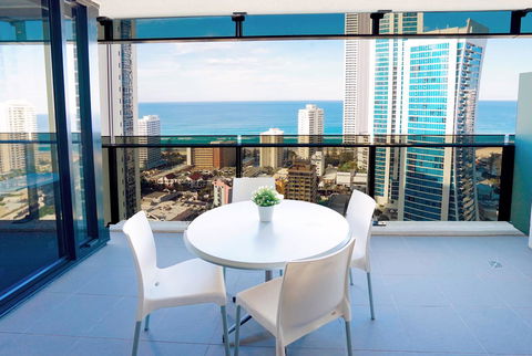 Circle On Cavill Surfers Paradise Apartments-Holiday Paradise - Darwin Holiday 2