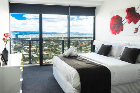 Circle On Cavill Surfers Paradise Apartments-Holiday Paradise - Darwin Holiday 3