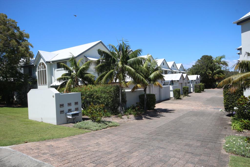  Darwin Holiday