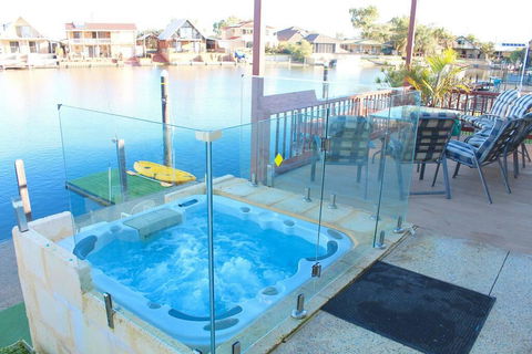 Waterside Resort Style - Darwin Holiday 0
