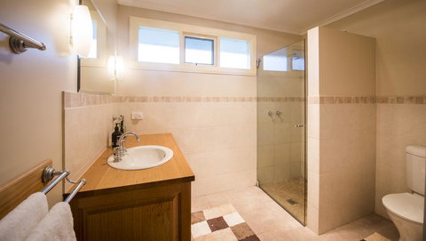 Wattle Grove Homestead Bed & Breakfast - Darwin Holiday 3