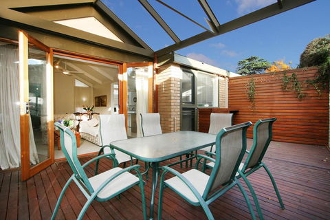 Wattle Holiday Rental - Darwin Holiday 1