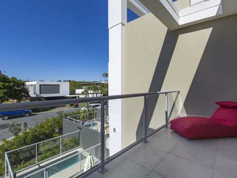 WAVES ON KAMALA 13 - Darwin Holiday 2