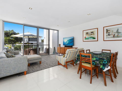 WAVES ON KAMALA 13 - Darwin Holiday 3