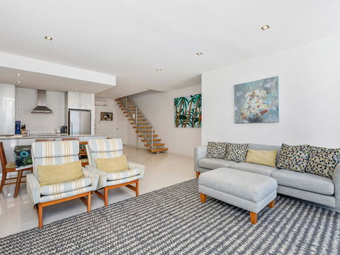 WAVES ON KAMALA 13 - Darwin Holiday 1