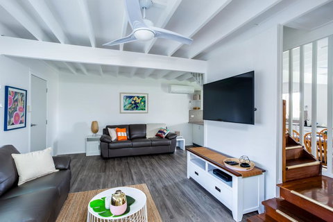 Wayfarers Beachouse - Rainbow Beach, Everything You Need, Just Metres To The Beach - Darwin Holiday 2