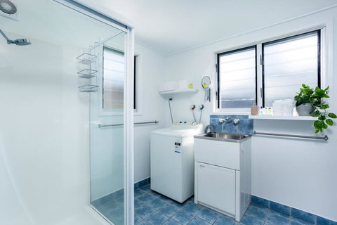 Wayfarers Beachouse - Rainbow Beach, Everything You Need, Just Metres To The Beach - Darwin Holiday 1