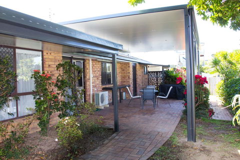 Wellington Parade 1/15a, Shelly Beach, Caloundra - Darwin Holiday 2