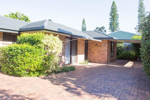 Wellington Parade 1/15a, Shelly Beach, Caloundra - Darwin Holiday 1