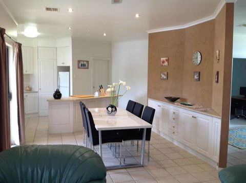 Wendy's Retreat - Darwin Holiday 1