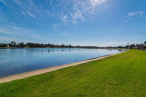 West Lakes Townhouse - Darwin Holiday 3