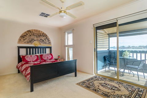 West Lakes Townhouse - Darwin Holiday 0